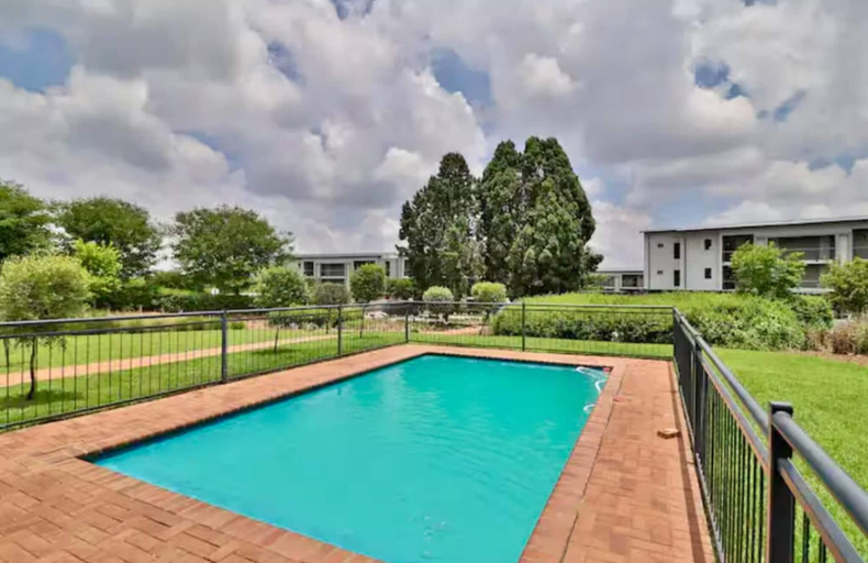 Pool 5, Apt 2 Bed in Stunning Golf Estate, City of Johannesburg
