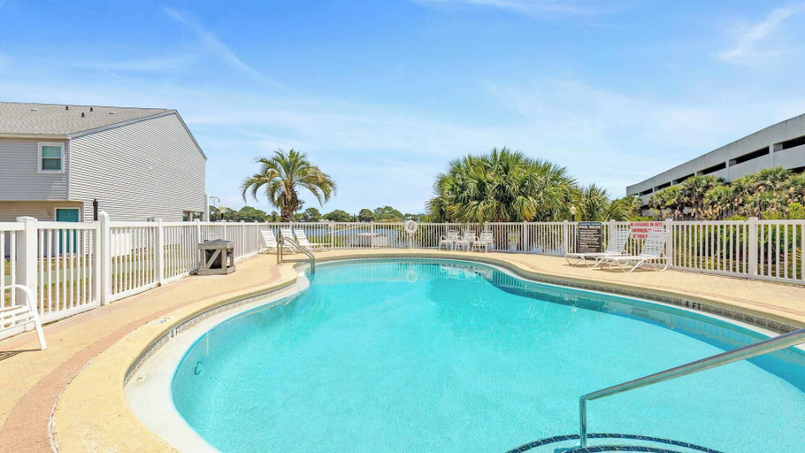 Pool 2, Shore Thing - Studio Stay, Bay