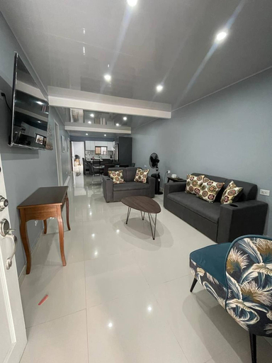 Living area 2, 3 bed 2 Bath 15 min From Airport, Flores