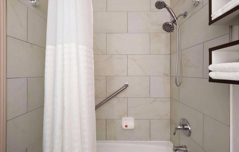 Bathroom, Holiday Lodge Appleton, Outagamie