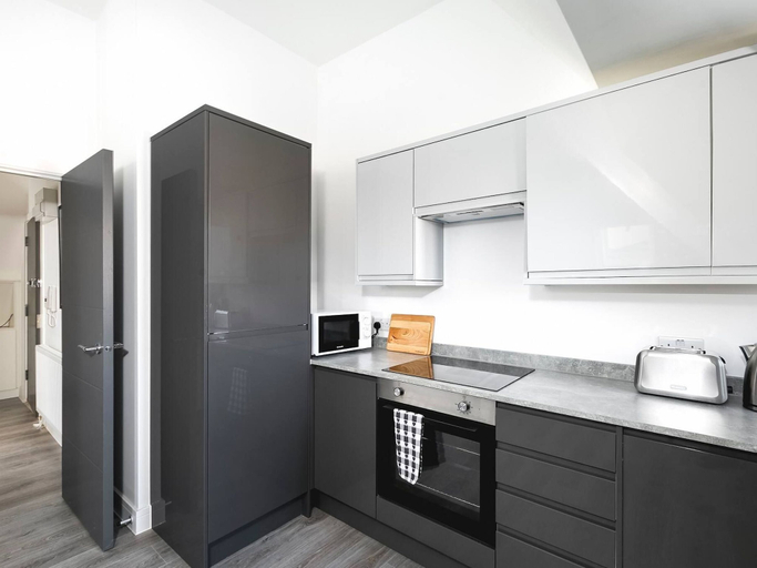 Others 5, Skyvillion -vineyard Court- Enfield 1bed With Balcony, London