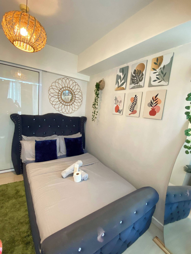Room 2, Azure Staycations by M&M 1, Parañaque