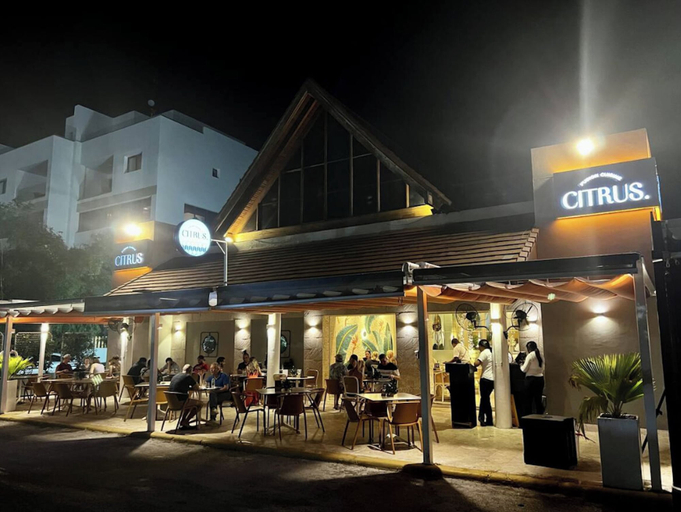 Restaurant 2, TROPICAL de SOL CARIBE playa LOS CORALES, Salvaleon de Higuey