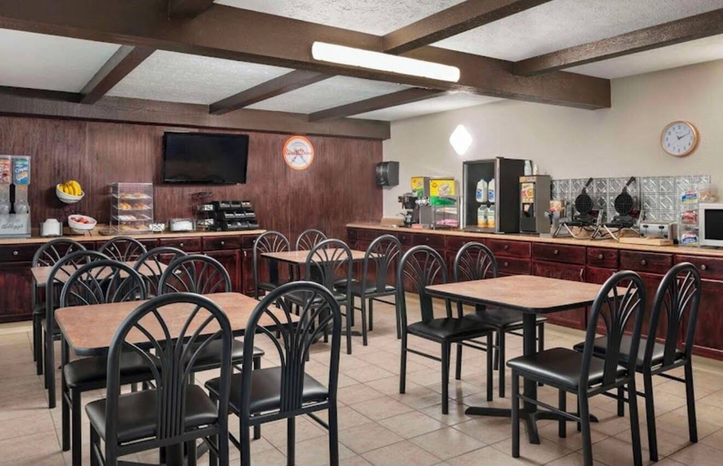 Breakfast area 2, Holiday Lodge Appleton, Outagamie