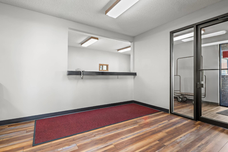 Public Area 2, Econo Lodge El Paso, IL, Woodford