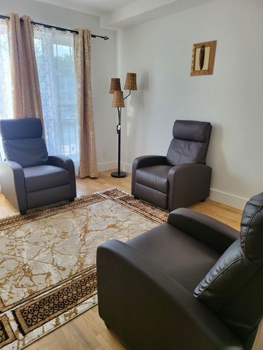 Room 3, Tkc villa, Newark