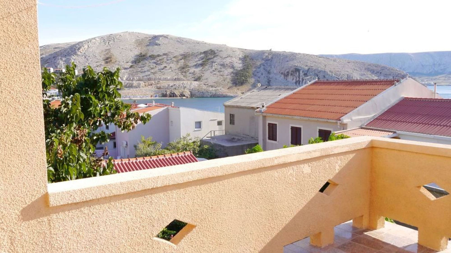 Others 1, Cozy 1 Bedroom Apartment With sea View, Novalja