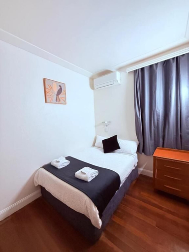 Bedroom 2, Coonalpyn Hotel, The Coorong