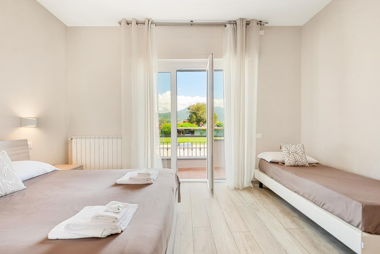 Bedroom 4, Hotel La Perla, Massa Carrara