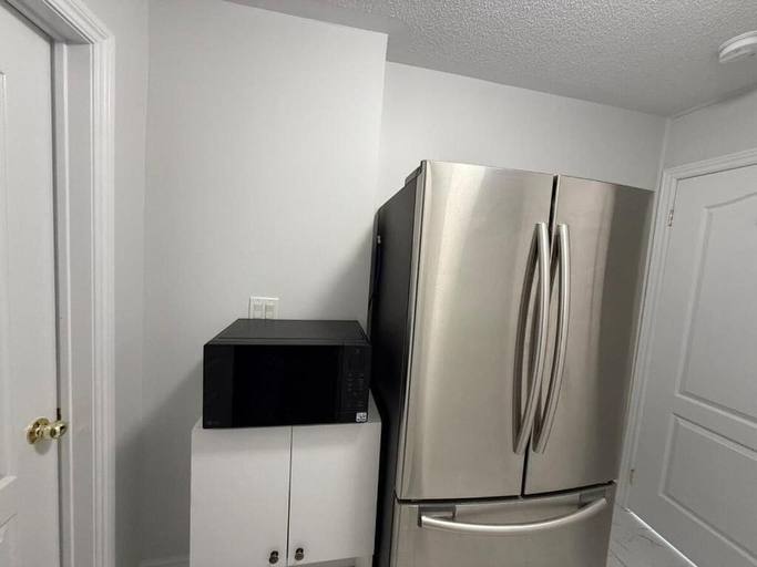 Interior 3, Cozy Two-level Apartment With Separate Entrance in Brampton, Peel