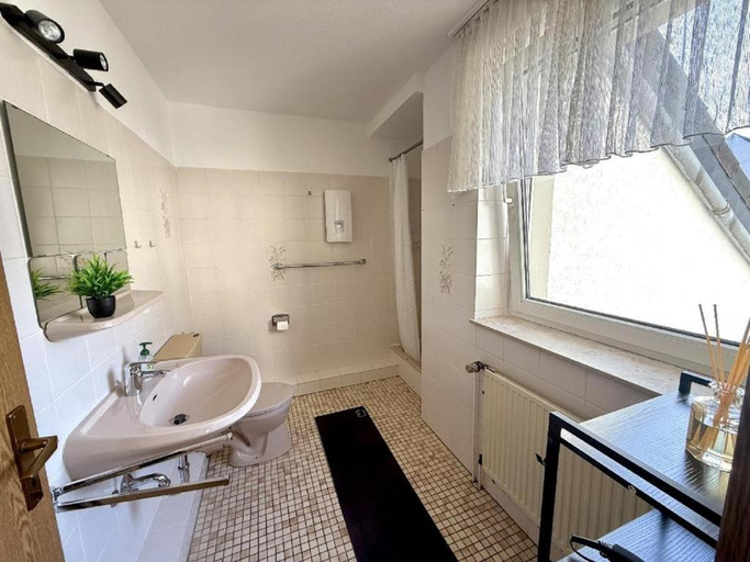 Bathroom 2, Osnabruck City Apartments, Osnabrück