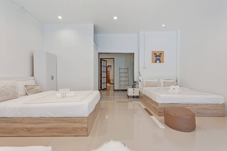Room 4, Coco's Townhouse BTS Onnut 350 Meters 3br3bth, Phra Khanong