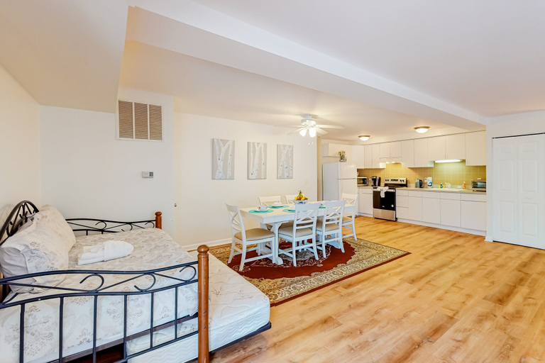 Room 4, Second-floor Condo With Full Kitchen, Washer/dryer, Central AC, & Boat Slip use, Spotsylvania