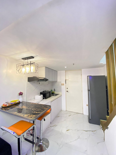 Private kitchen 2, Golden Loft With Mood Lighting,stylish Staycation Loft Fast Wi-fi, Soft Couch, Pasay City