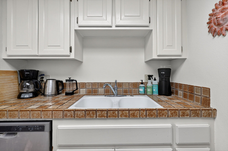 Private kitchen 3, Charming Downtown Palm Springs Getaway 1 Bedroom Condo, Riverside