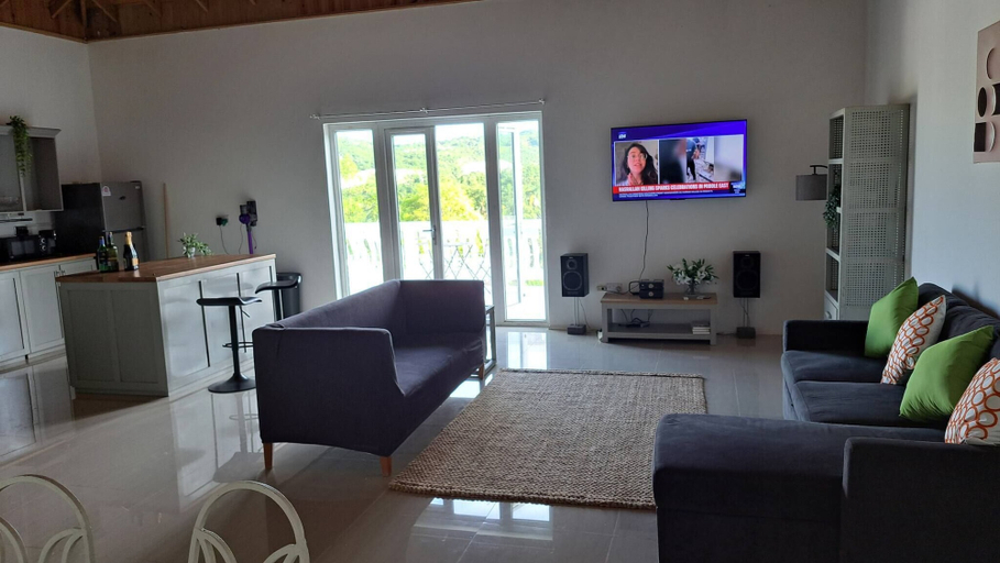 Living room 2, Montego Bay - Hillside Retreat