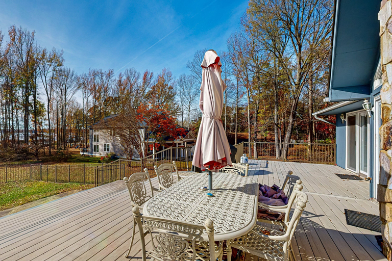 Outdoor dining, Spacious House With Water View, Kayaks, Foosball Table, Deck, Firepit, Spotsylvania