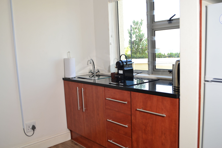 Interior 5, Accessible City Retreat With Stunning Views and Pool Access, City of Cape Town