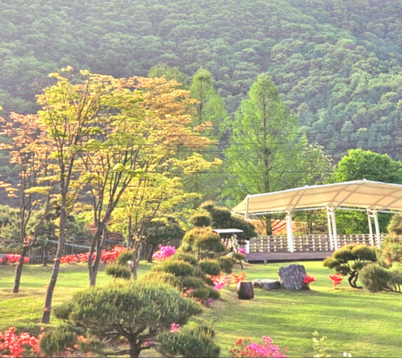 Others 4, Pocheon Valley Pension, Pocheon
