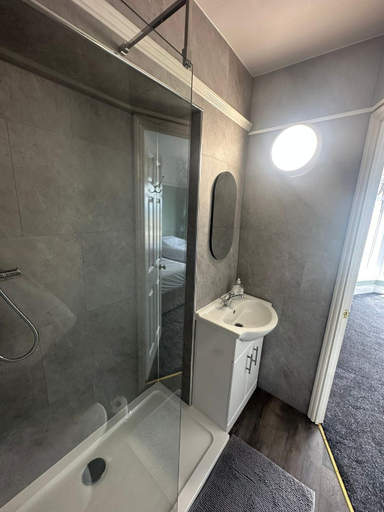 Bathroom 3, Redcar Staycations, Redcar and Cleveland