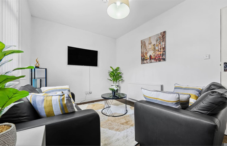 Room 2, Large Modern Leeds Stay w 8 Private Ensuite Studio, Leeds