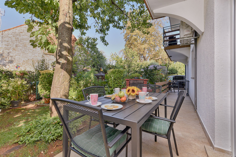 Primary image, Welcoming apartment with garden, Poreč