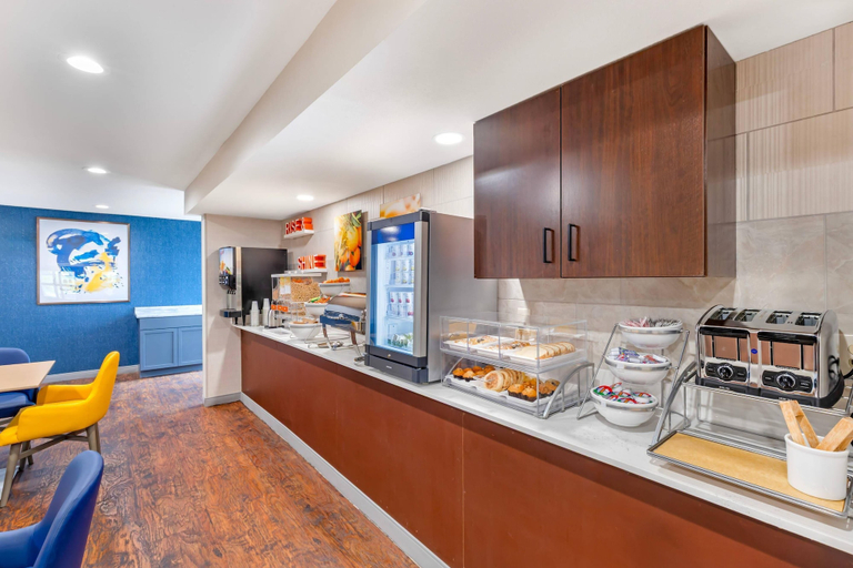 Food & Drinks 5, Comfort Inn & Suites Summerset - North Rapid City, Meade