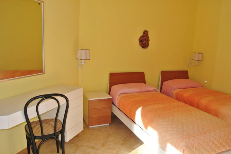 Room 3, Sunny Seaside Flat With Terrace and Pool, Udine