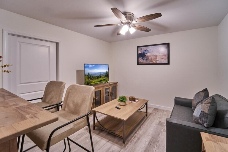 Living area, The Ruby 209, Sevier