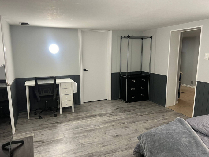 Room 5, Prime Location Studio With Separate Amenities, Middlesex