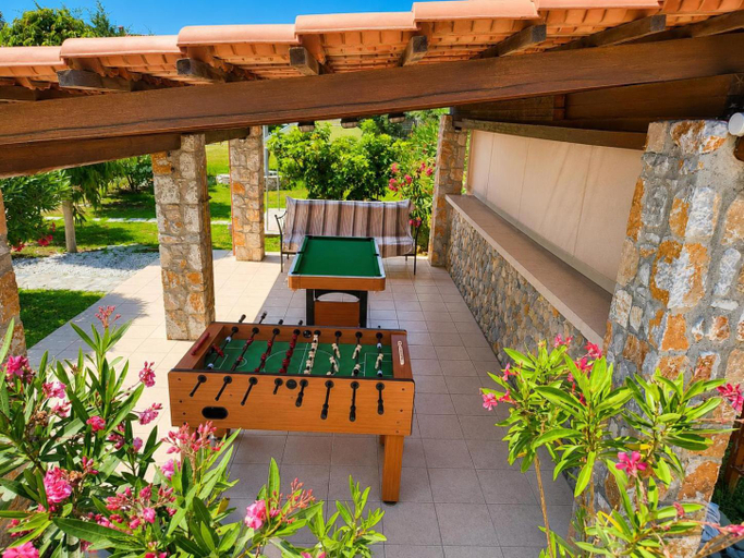 Others 5, Villa Nineta, Crete