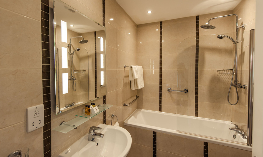 Bathroom 5, Great Southern Killarney
