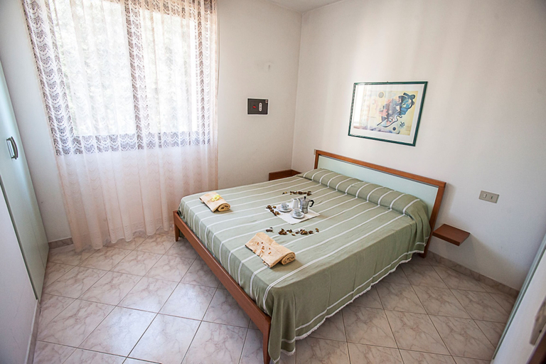 Room 2, Seaside Serenity Flat With Outdoor Pool, Rovigo