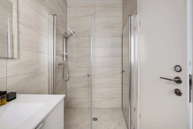 Bathroom 3, Coastal 4BR Balcony & Mamad l Renovation