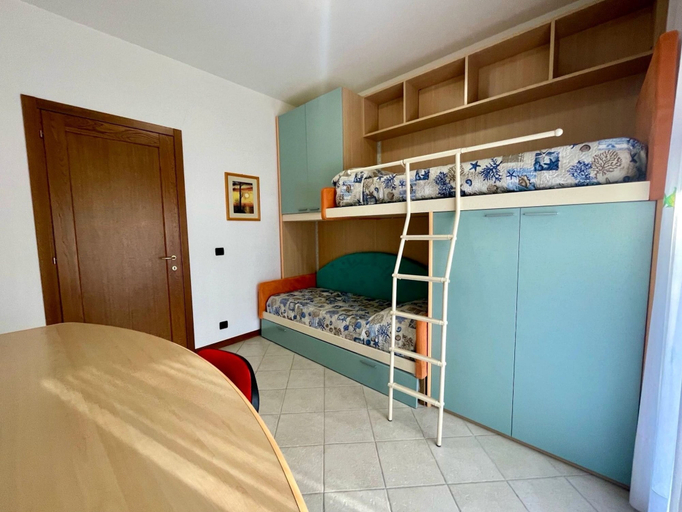 Bedroom 3, Modern Poolside Stay With Balcony, Venezia