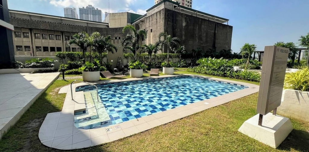 Pool 5, RED Luxe Haven Comfy Stay, Netflix and Fast Wifi Ready, Makati City