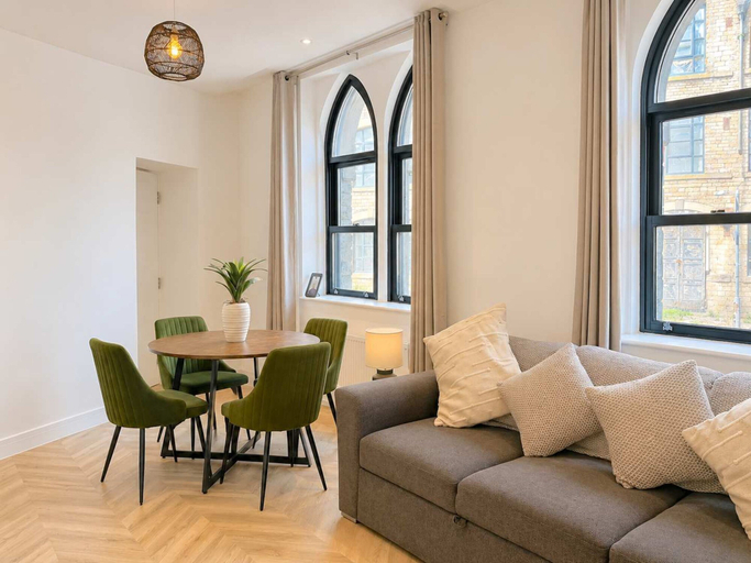 Room 2, Lux House 2BR - Sleeps 6 - Free Parking - Huddersfield, Kirklees