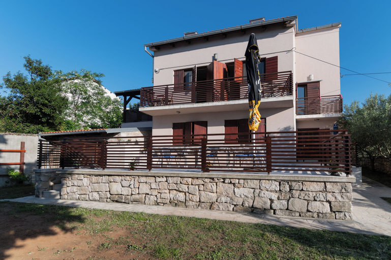 Exterior & Views 2, Beachfront Studio-apartment Spazzio, Preko