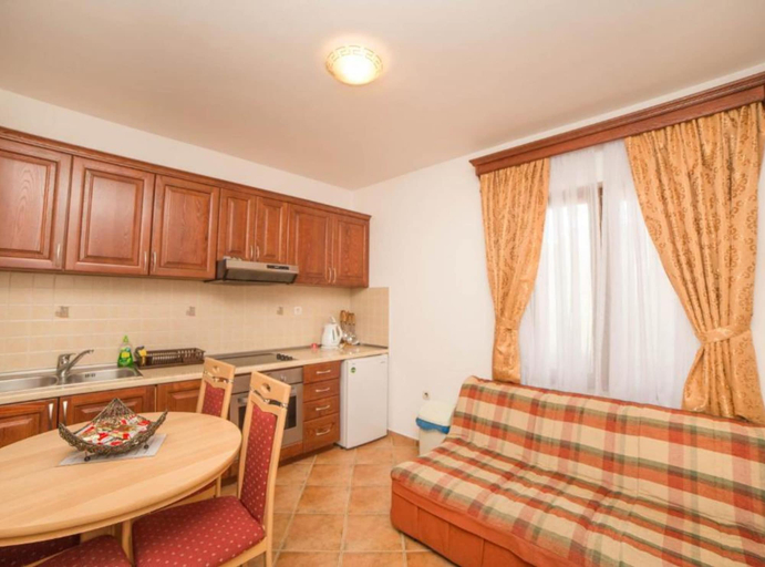 Others 4, Hotel Fiammanti
