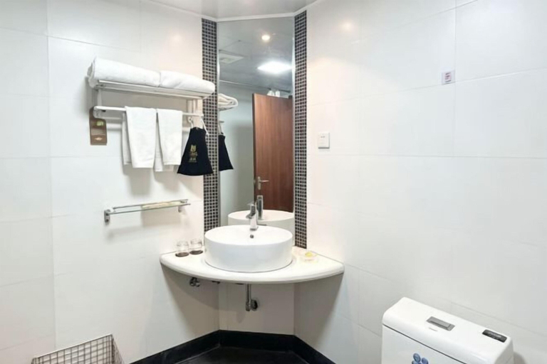 Bathroom 4, Dreamland Hotel Huizhou, Huizhou