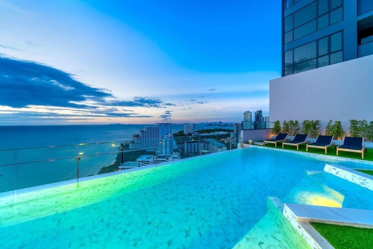 Pool 4, Luxury Stay - Great Location & Sea View Room, Pattaya