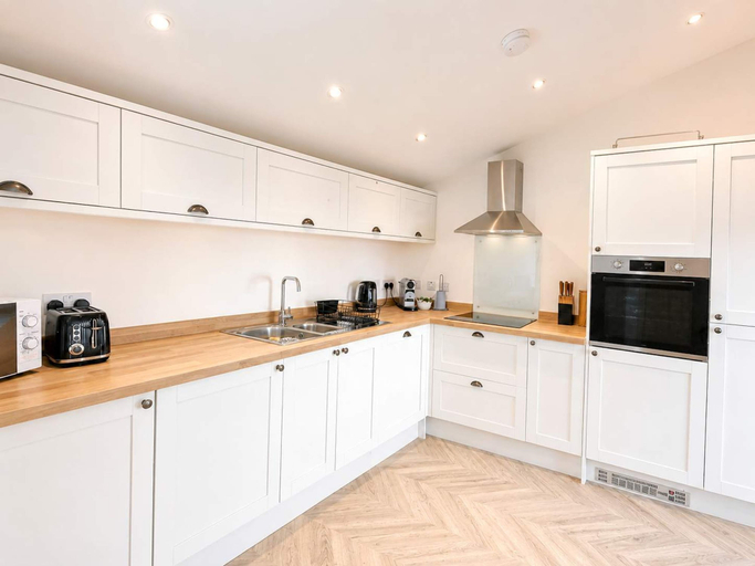 Room 5, Lux House 2BR - Sleeps 6 - Free Parking - Huddersfield, Kirklees