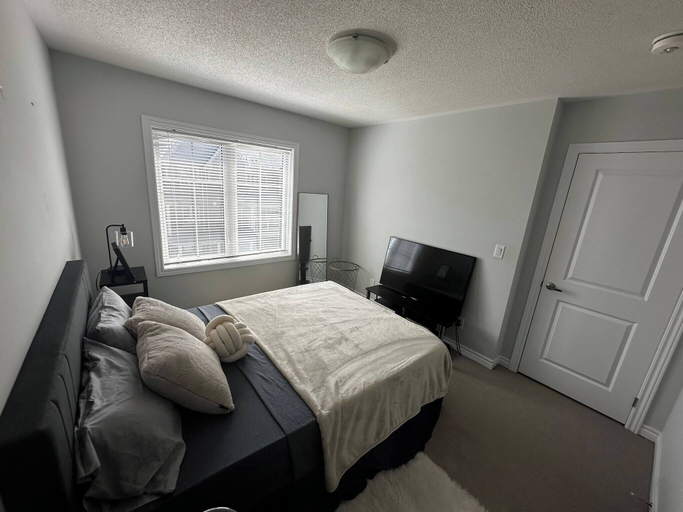 Room 5, Cozy Whitby Retreat - 2 Bedroom Private House, Durham