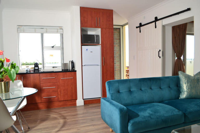 Living room 2, Accessible City Retreat With Stunning Views and Pool Access, City of Cape Town