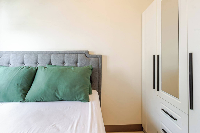 Room 2, J5 Bayview Elegant Retreat With Stunning Views, Pasay City