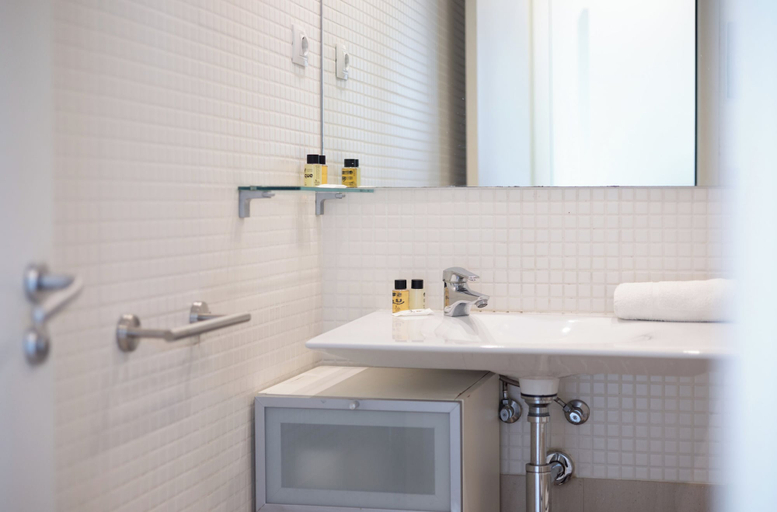Bathroom 4, Stay U-nique Apartments Degà Bahí, Barcelona