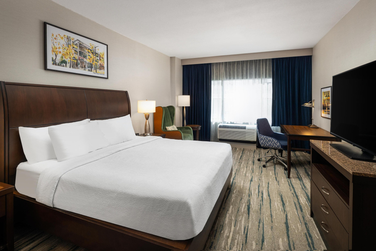 Bedroom 4, Hilton Garden Inn Seattle Downtown, Seattle
