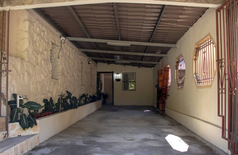Parking 5, Comfortable Apartment in Los Naranjos, Boquete