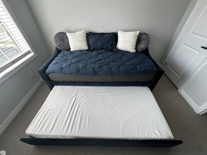 Room 4, Cozy Whitby Retreat - 2 Bedroom Private House, Durham
