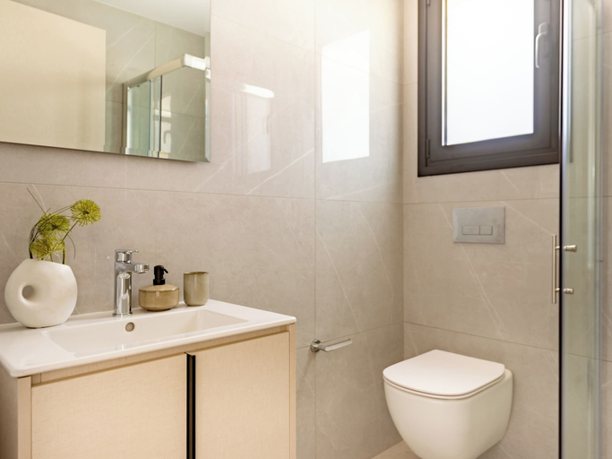 Bathroom 2, Sanders Eduardovich Limassol - Full Building